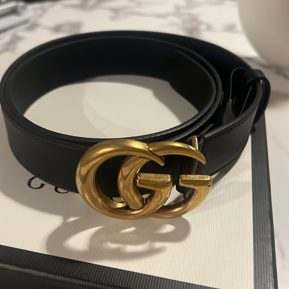 Gucci Women's Belt in Black with Gold Buckle - Picture 4 of 5